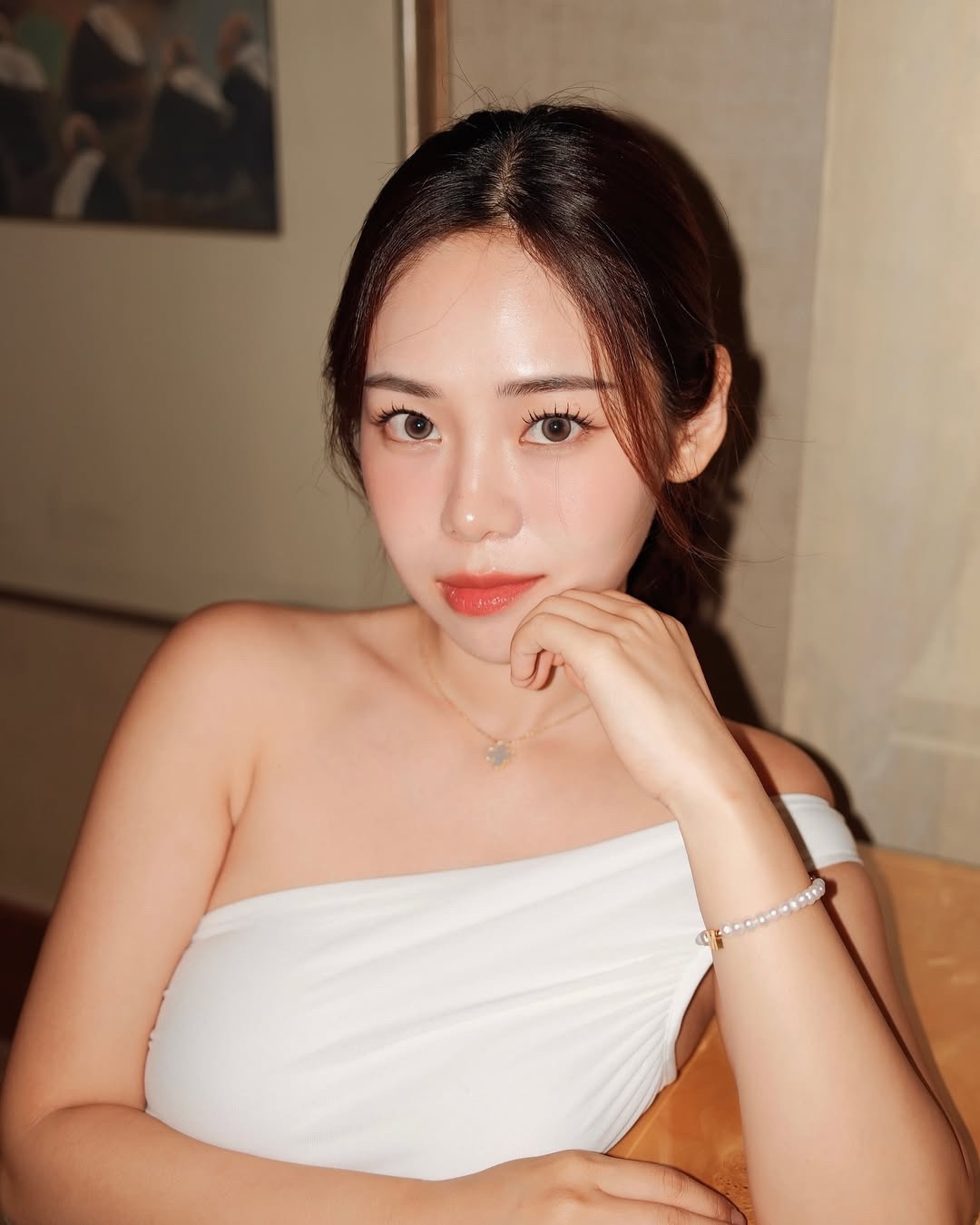@molita_lin wearing ODDIS Pure Lightbrown